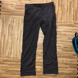 Prana Stretch Zion Pant in grey. Total freedom of movement!